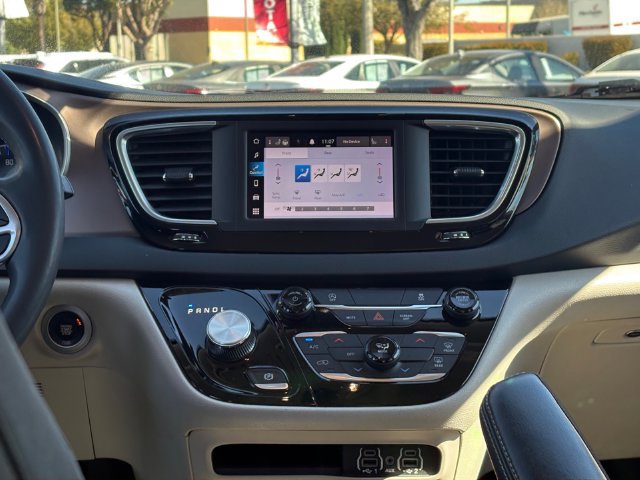 Used 2023 Chrysler Voyager LX FWD image 18