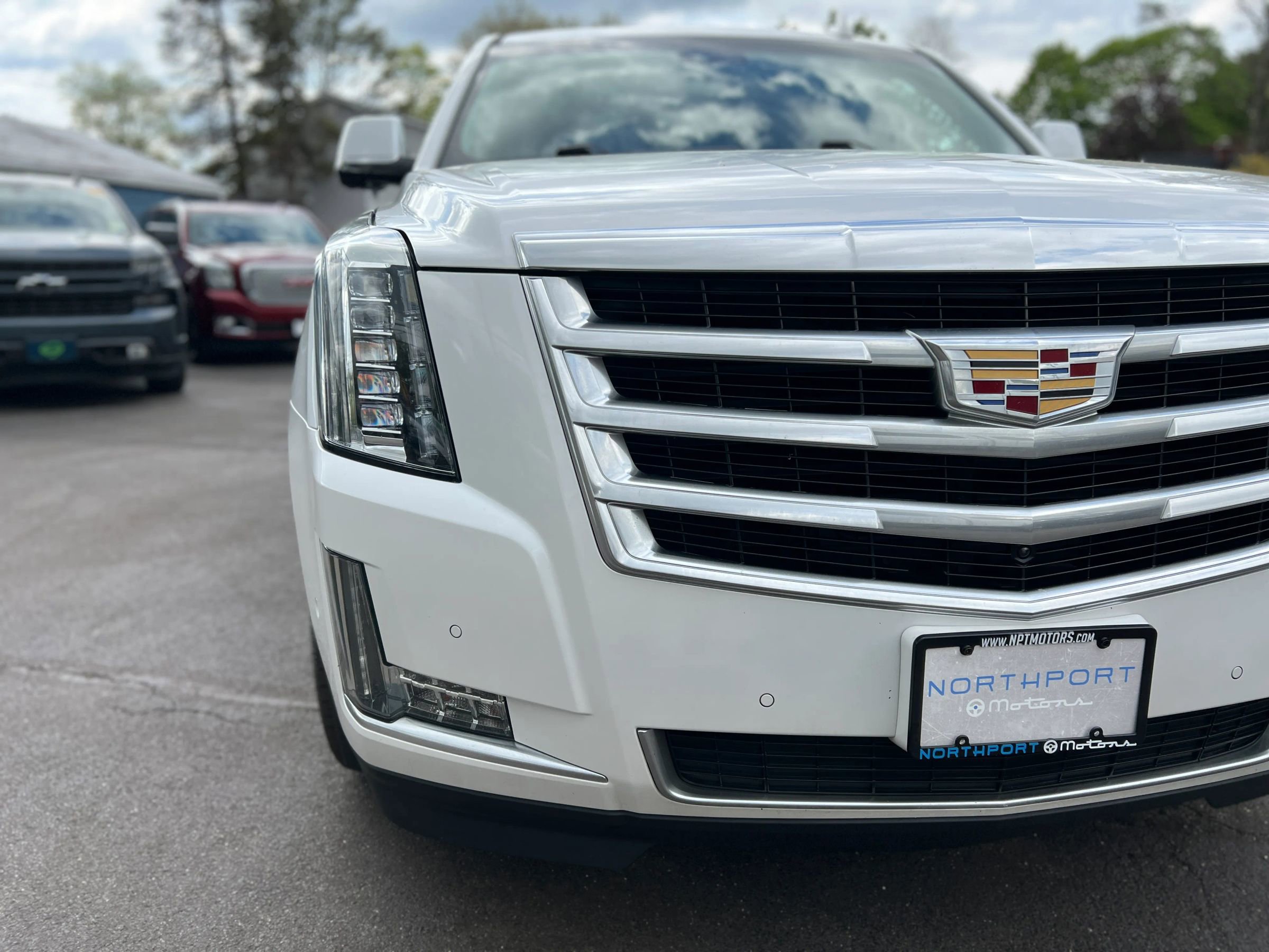 Used 2019 Cadillac Escalade ESV Luxury AWD/4WD image 24