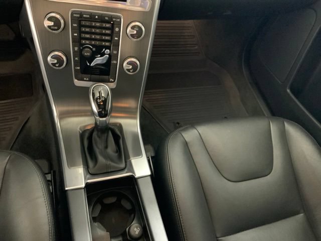 Used 2016 Volvo XC60 T5 Premier w/ Protection Package AWD/4WD image 19