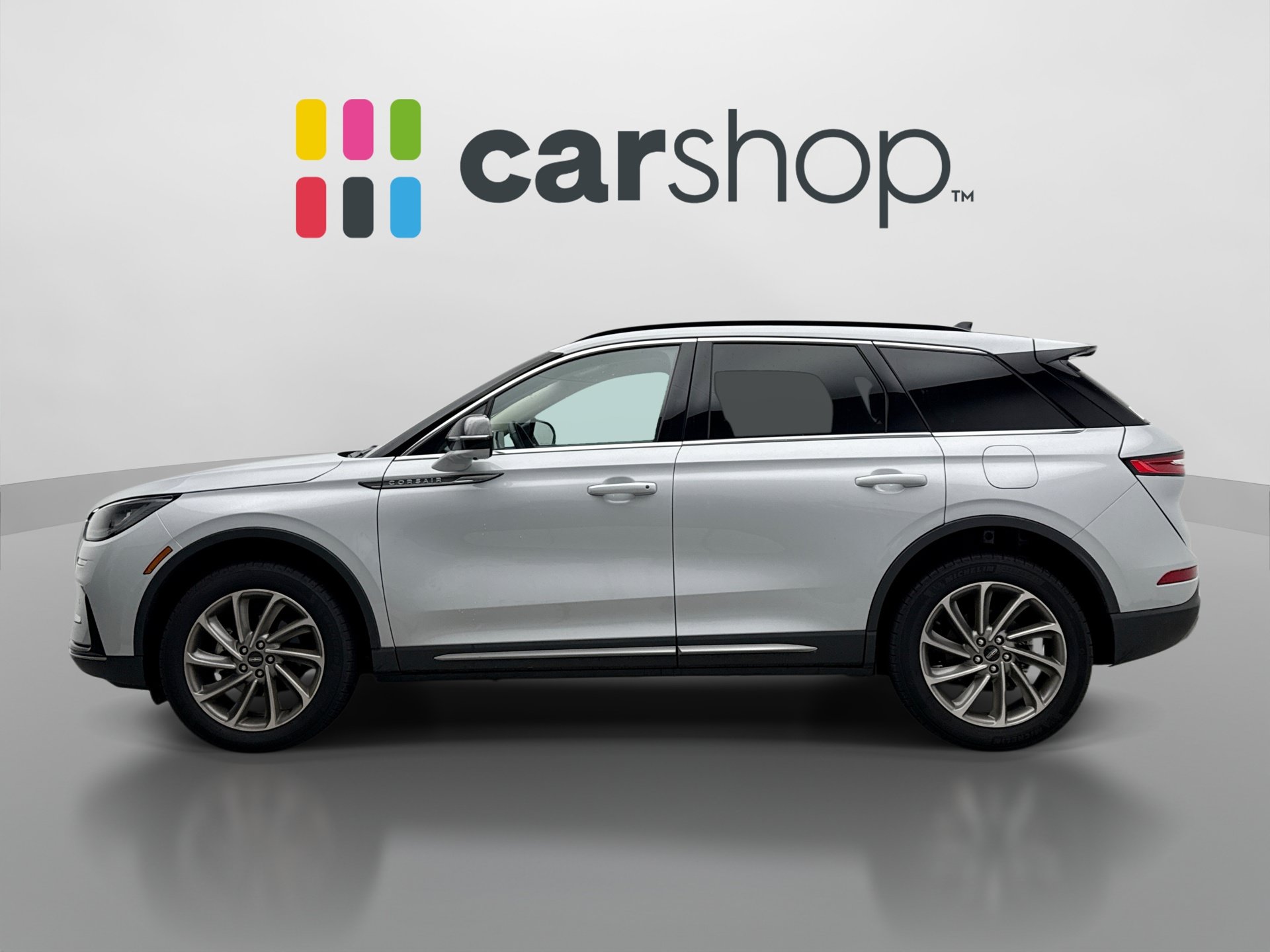 Used 2025 Lincoln Corsair AWD w/ Equipment Group 101A image 2