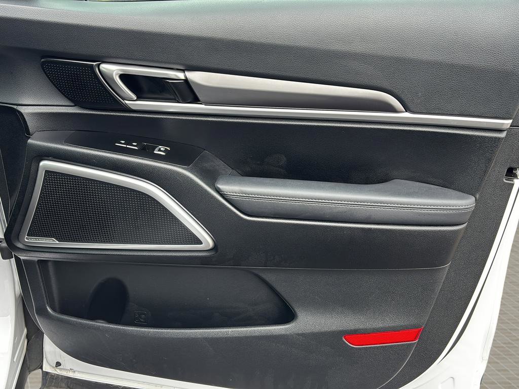 Used 2023 Kia Telluride LX image 37