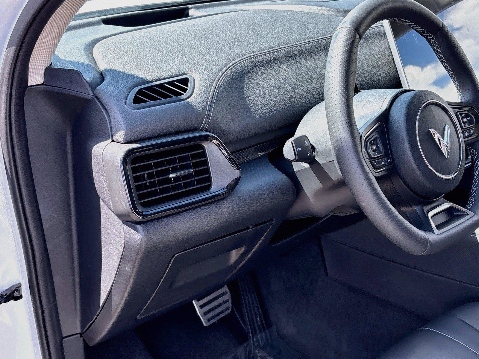 New 2027 VinFast VF 8 Eco AWD/4WD image 10