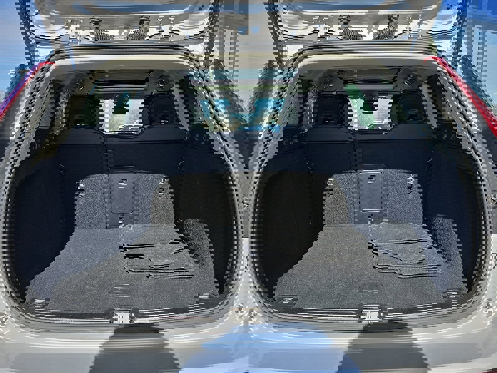 Certified 2025 Volvo V60 B5 Cross Country Plus image 24