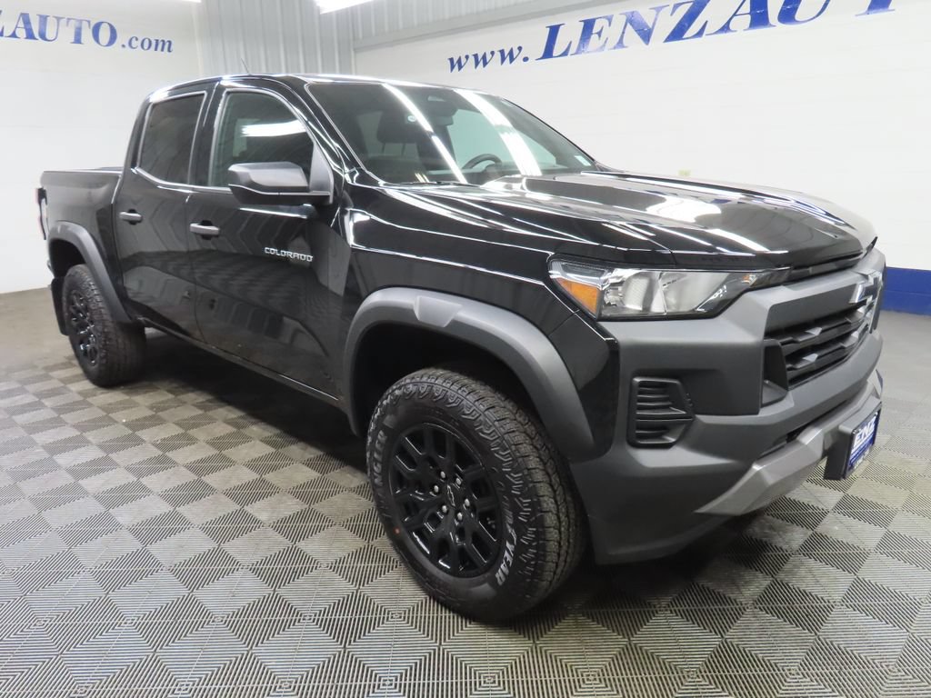 Used 2024 Chevrolet Colorado Trail Boss w/ Advanced Trailering Package AWD/4WD image 3