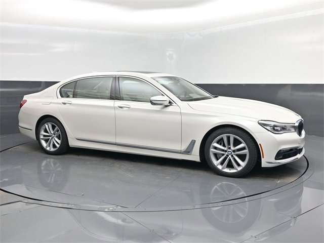 Used 2017 BMW 750i image 1