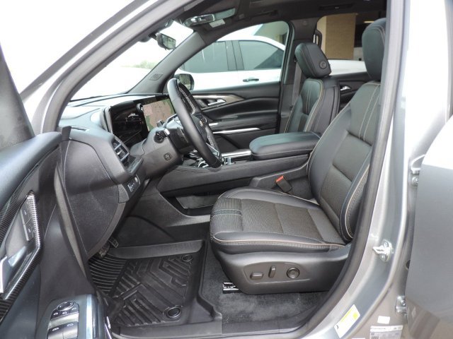 Used 2025 Chevrolet Traverse High Country FWD image 18