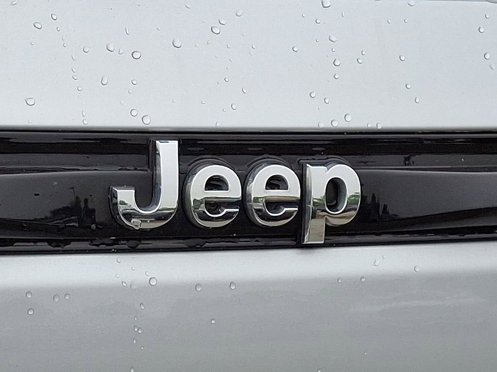 Used 2022 Jeep Grand Cherokee Limited AWD/4WD image 32