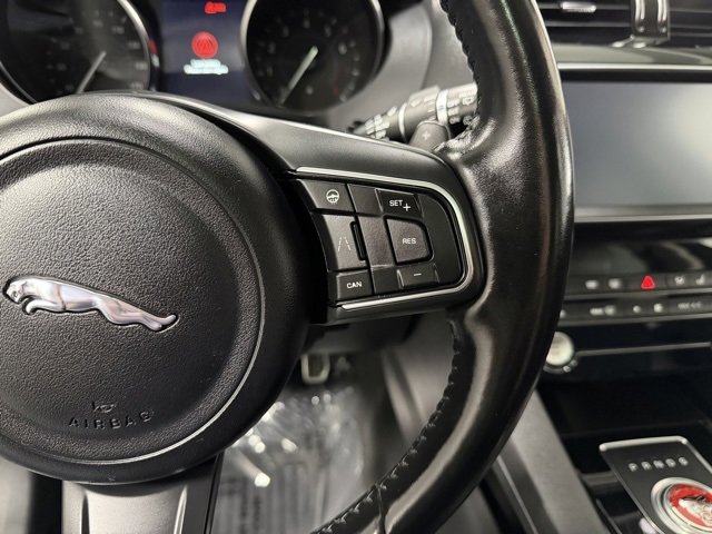 Used 2019 Jaguar F-PACE Premium image 18