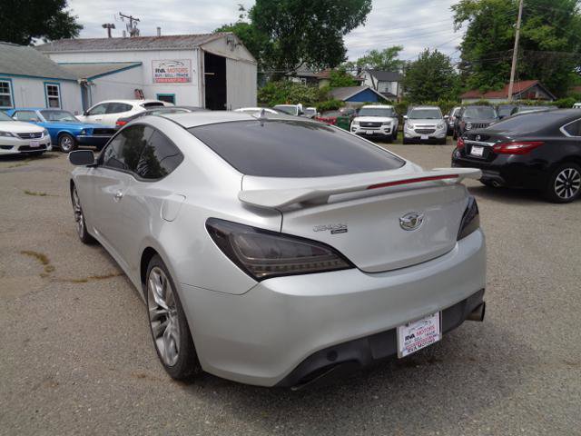 Used 2010 Hyundai Genesis 3.8 RWD image 8
