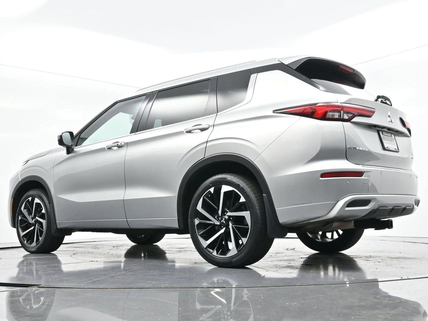 Used 2023 Mitsubishi Outlander SEL image 47