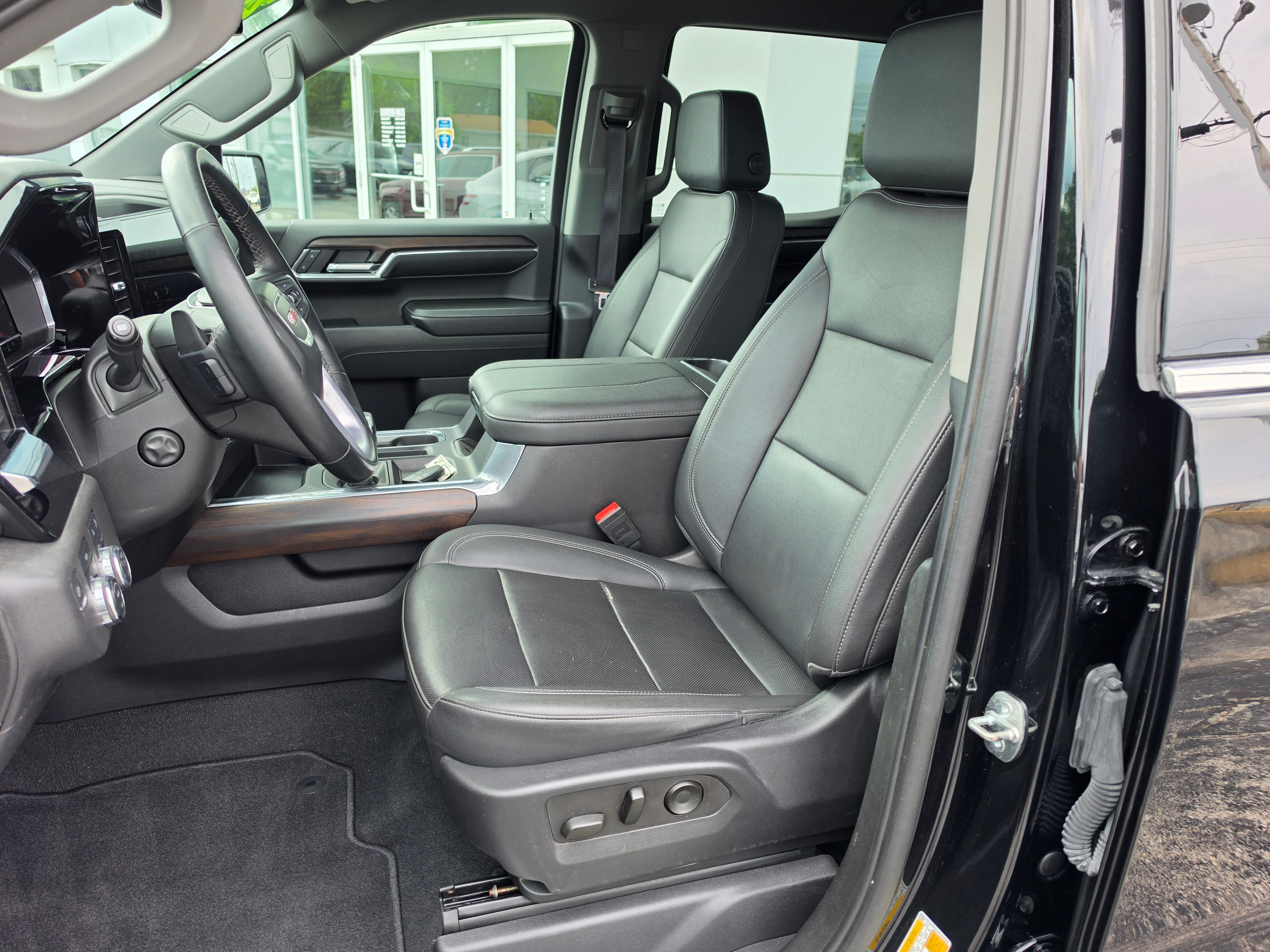 Used 2023 GMC Sierra 1500 SLT w/ SLT Premium Plus Package AWD/4WD image 10