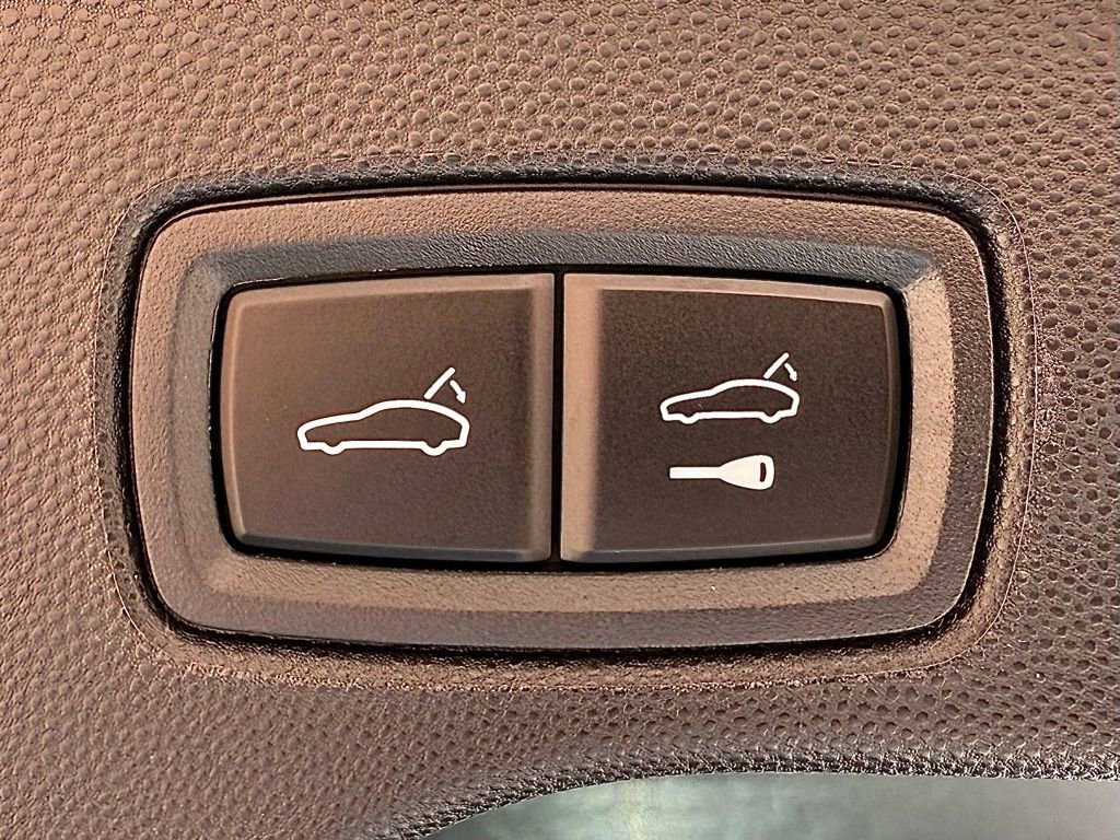 New 2025 Porsche Macan Turbo Electric image 24