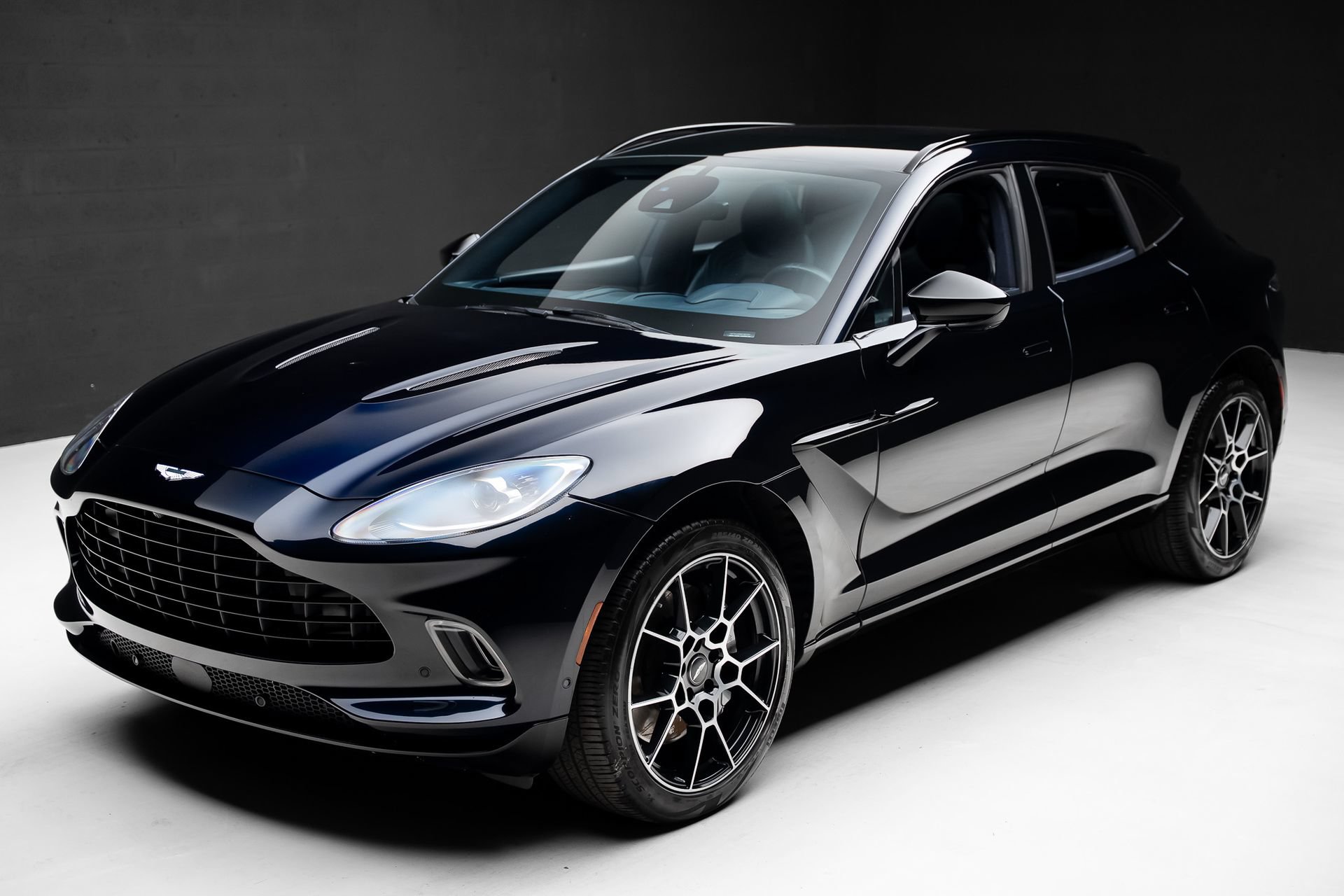 Used 2021 Aston Martin DBX AWD/4WD image 5