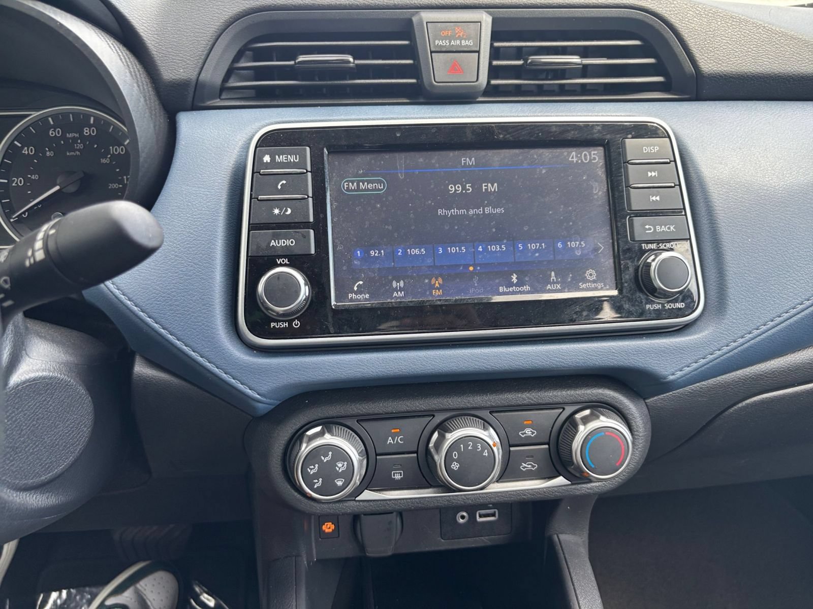 Used 2025 Nissan Versa SV FWD image 17
