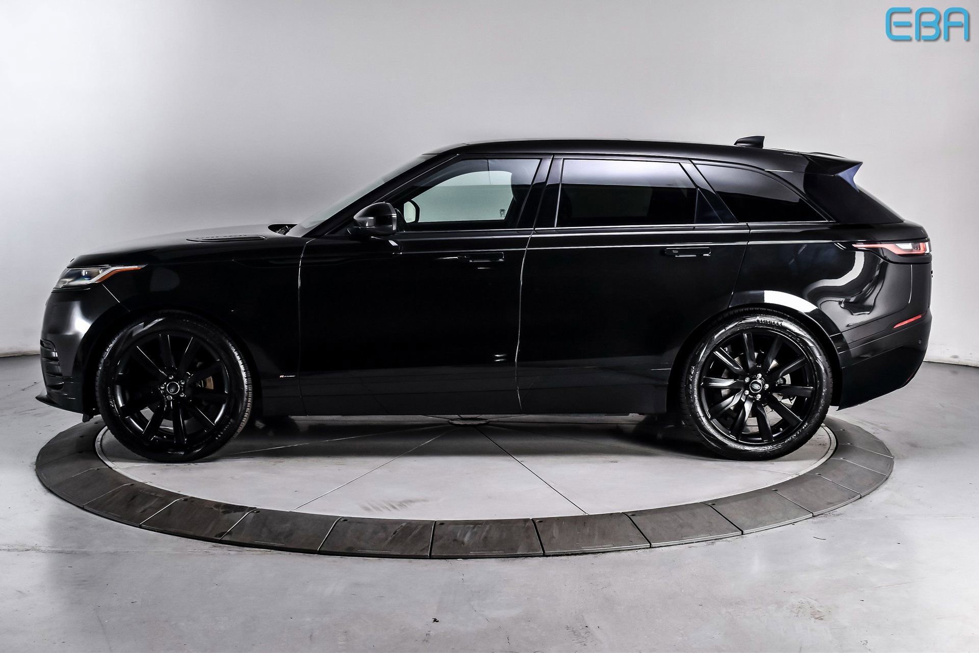 Used 2020 Land Rover Range Rover Velar R-Dynamic S image 3