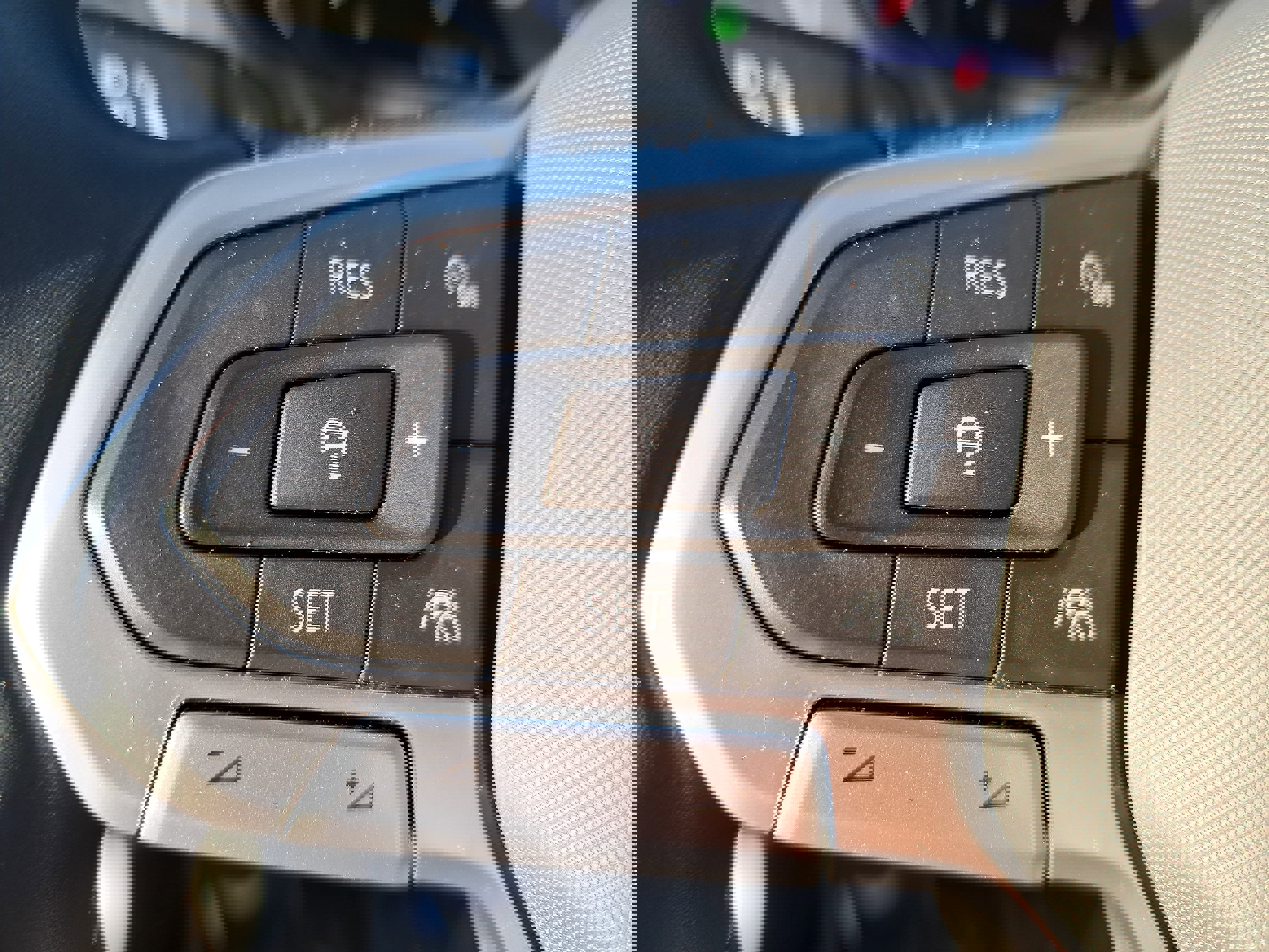 Certified 2022 Volkswagen Taos SEL w/ Panoramic Sunroof Package image 16