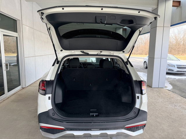 Used 2023 Kia Sportage LX image 9