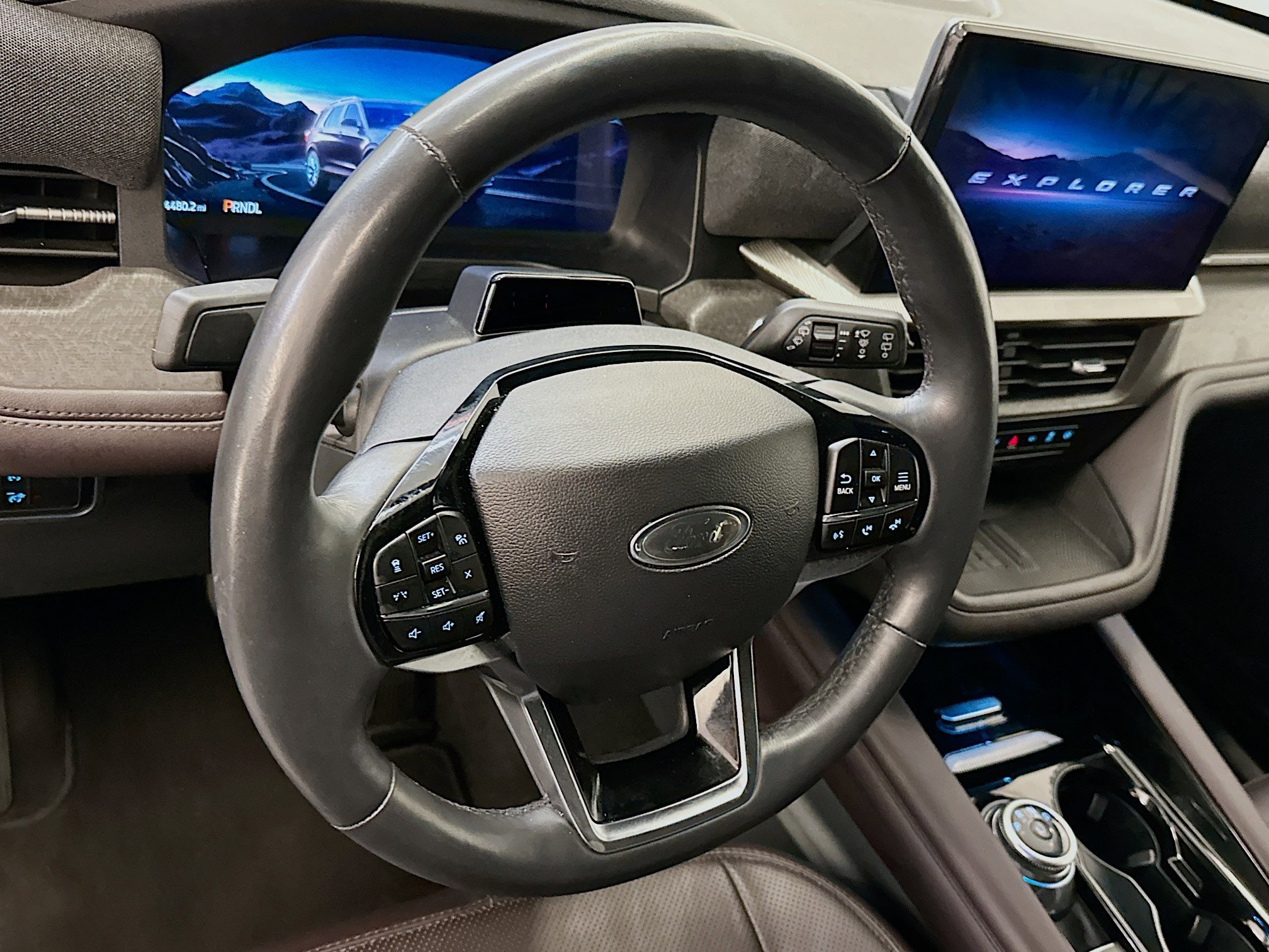 Used 2025 Ford Explorer Platinum w/ LUX Leather Package image 18