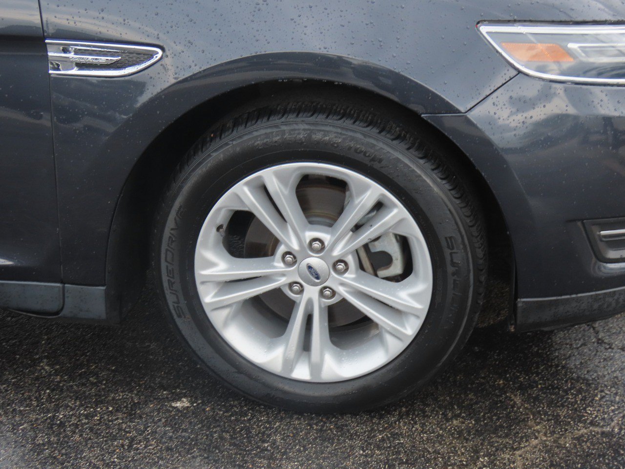 Used 2017 Ford Taurus SEL FWD image 9