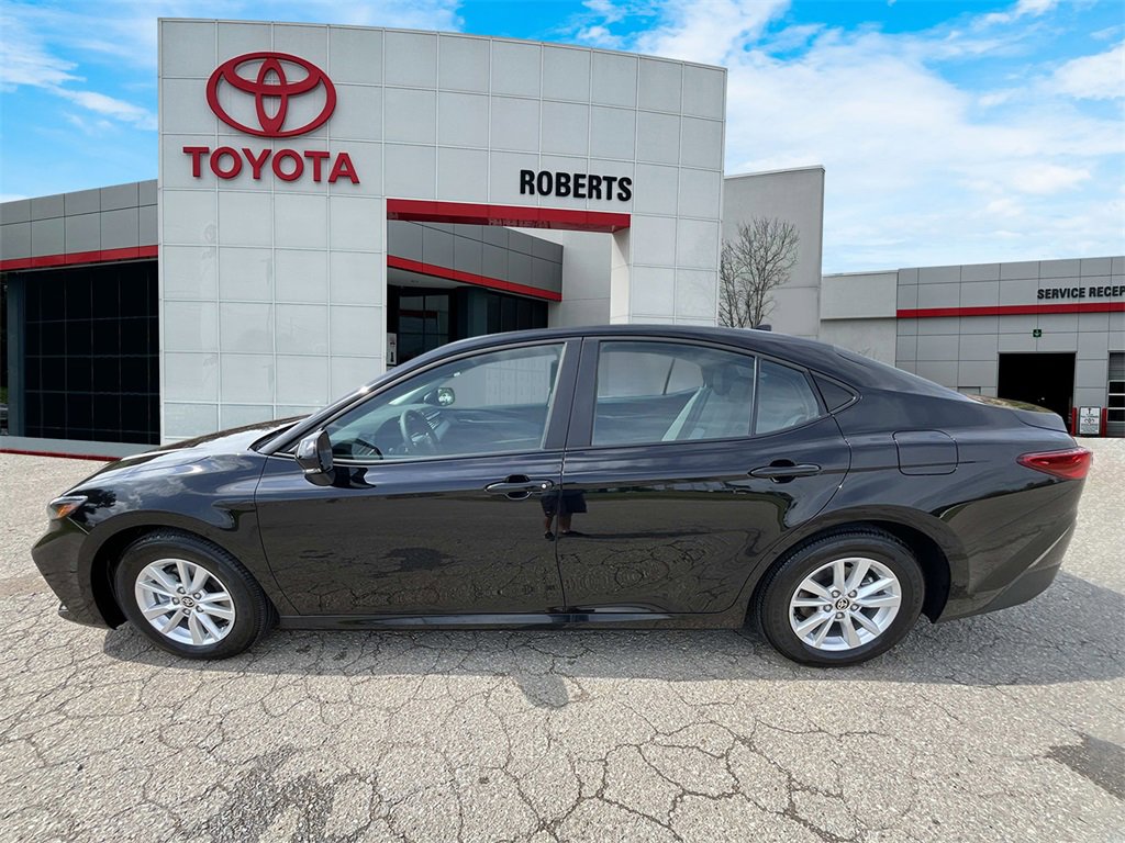 Used 2026 Toyota Camry LE image 4