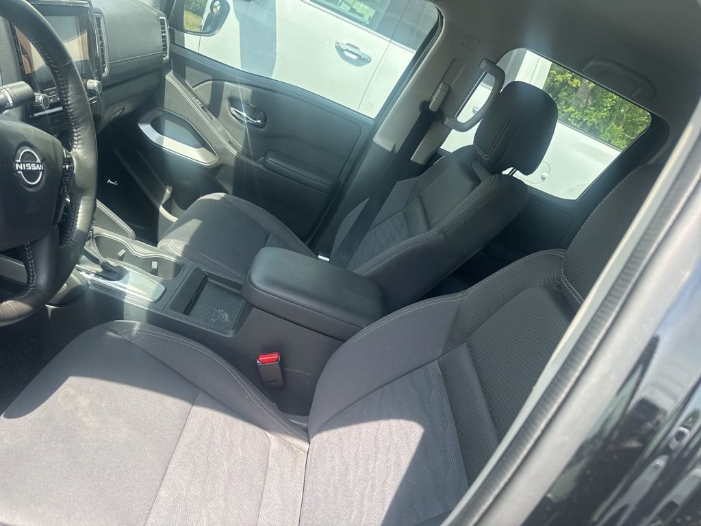 Used 2023 Nissan Frontier SV w/ SV Convenience Package image 2