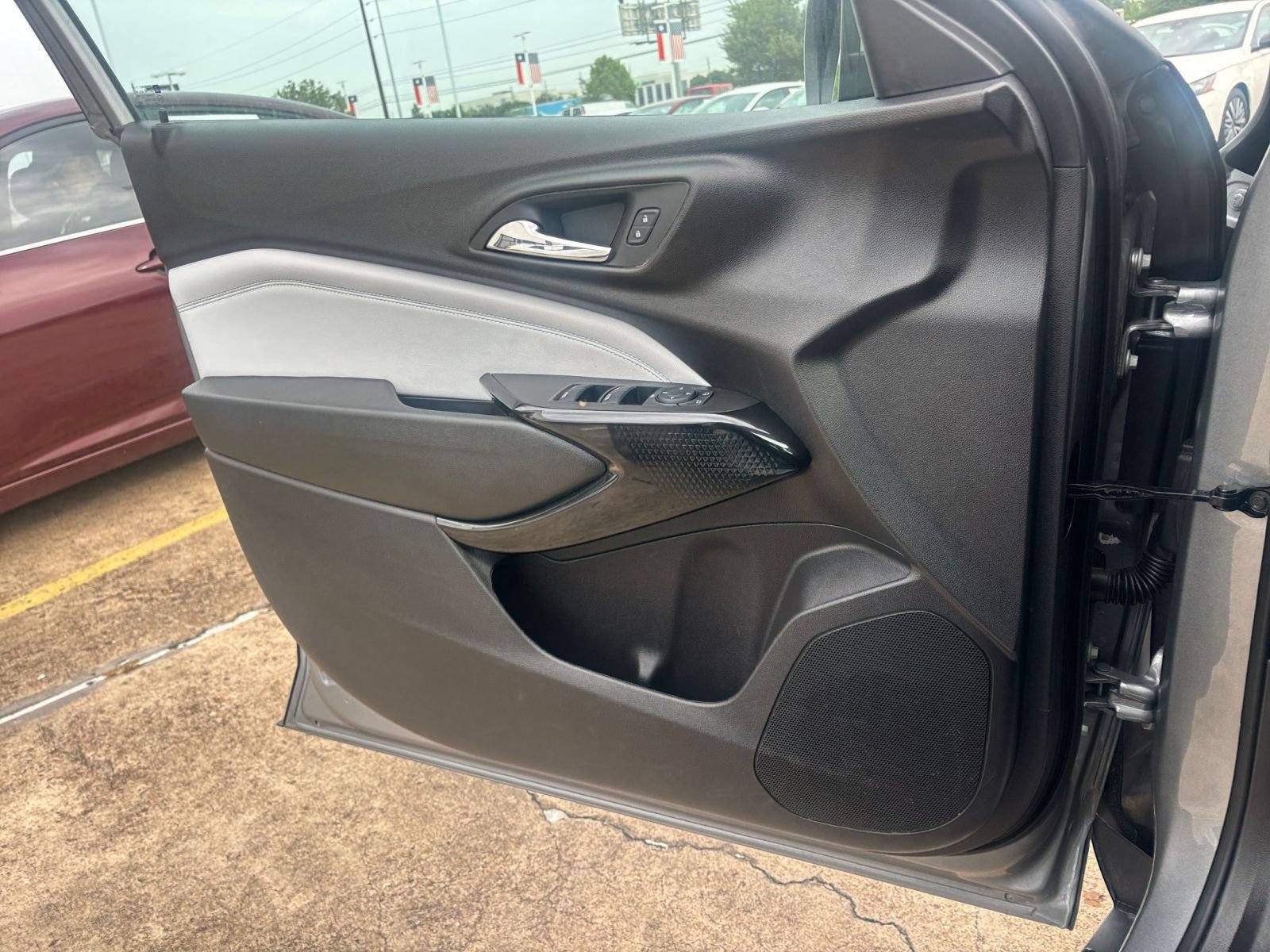 Used 2025 Chevrolet Trax LT w/ LT Convenience Package FWD image 15