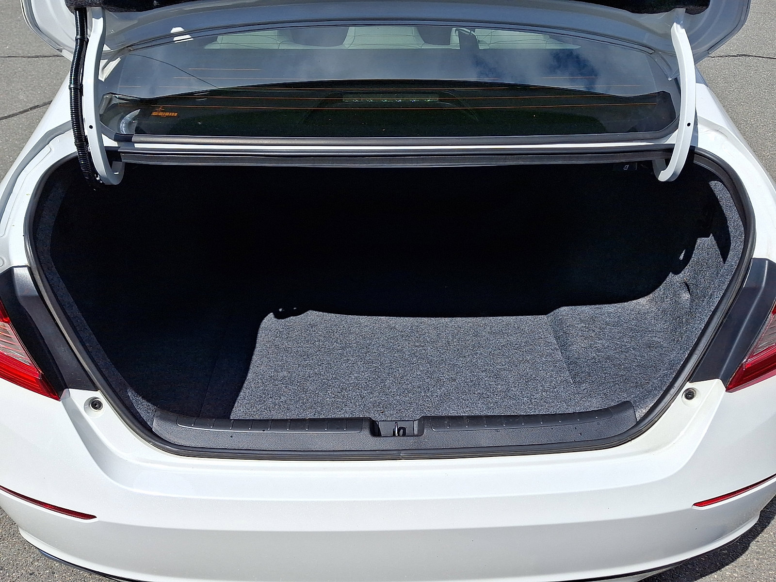 Used 2019 Honda Accord LX image 28