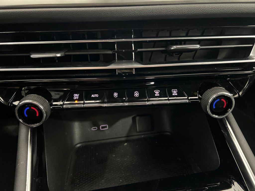 Used 2024 Chevrolet Traverse LS FWD image 17