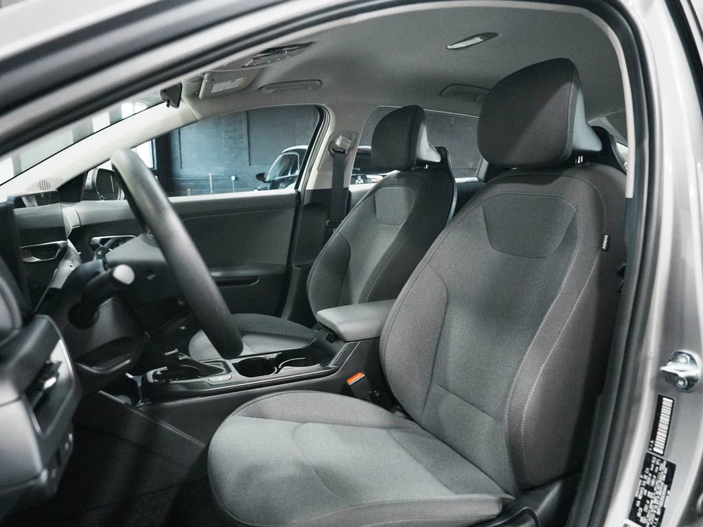 Used 2025 Kia K4 LXS image 27