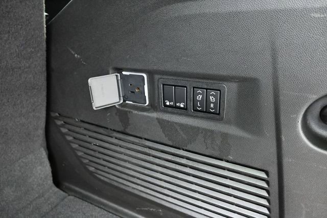 Used 2022 Chevrolet Tahoe High Country AWD/4WD image 36