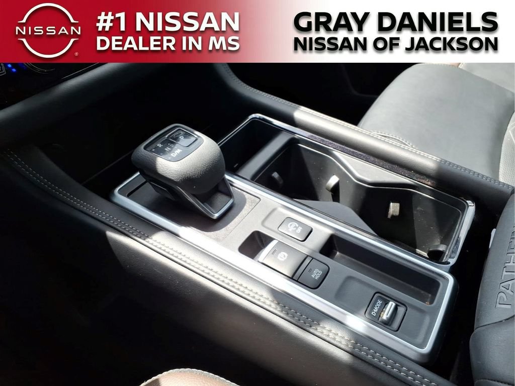 Certified 2025 Nissan Pathfinder Platinum FWD image 20