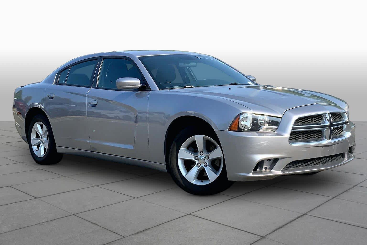 Used 2014 Dodge Charger SE RWD image 3