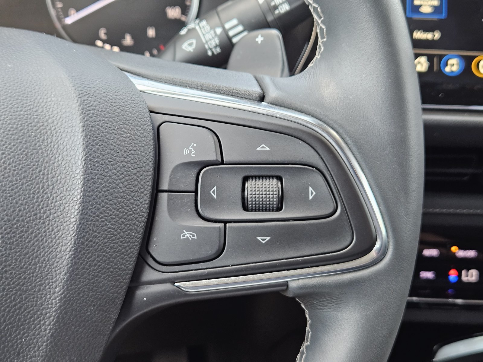 Used 2023 Buick Envision Avenir FWD image 28