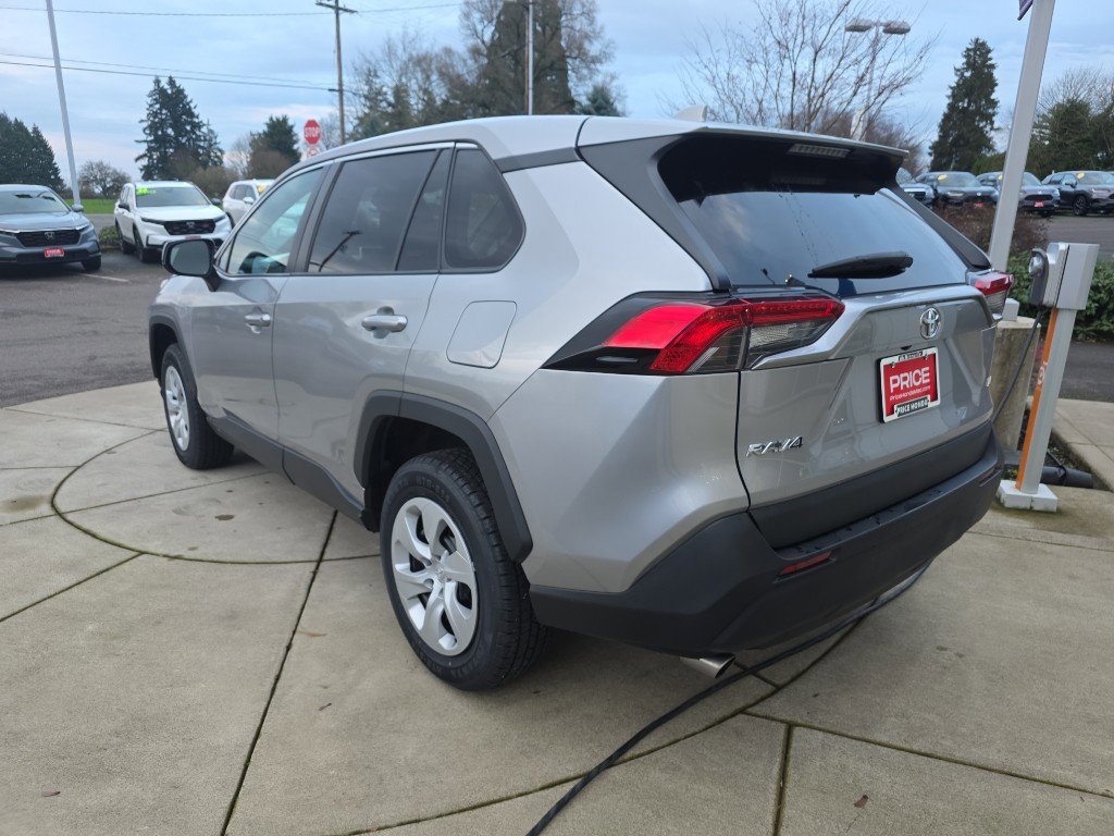 Used 2023 Toyota RAV4 LE image 4