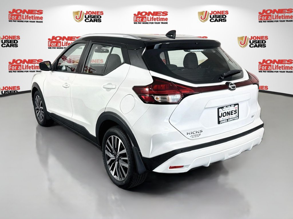 Used 2024 Nissan Kicks SV FWD image 2