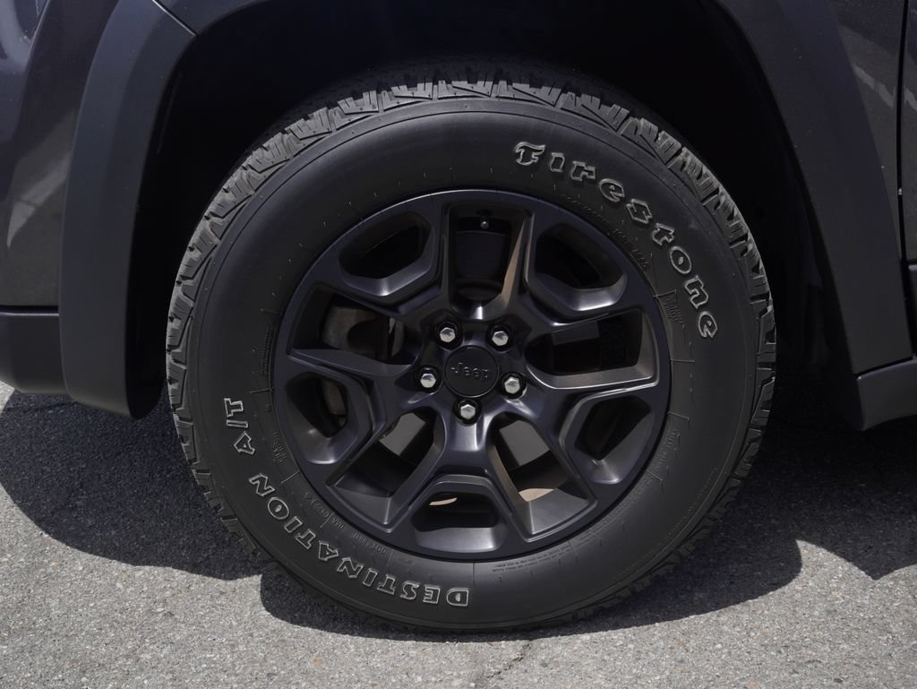 Used 2022 Jeep Cherokee Latitude AWD/4WD image 7