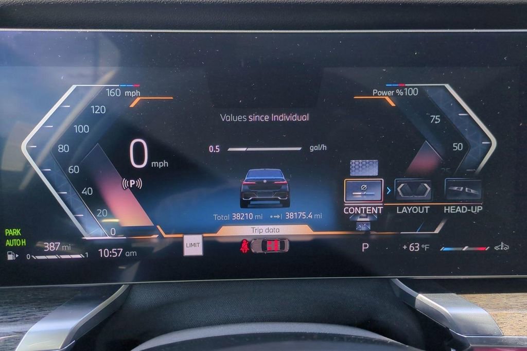 Used 2023 BMW 740i w/ Parking Assistance Package image 10