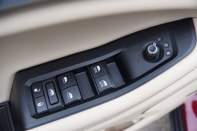 Certified 2022 Jeep Grand Cherokee Limited w/ Luxury Tech Group II image 24