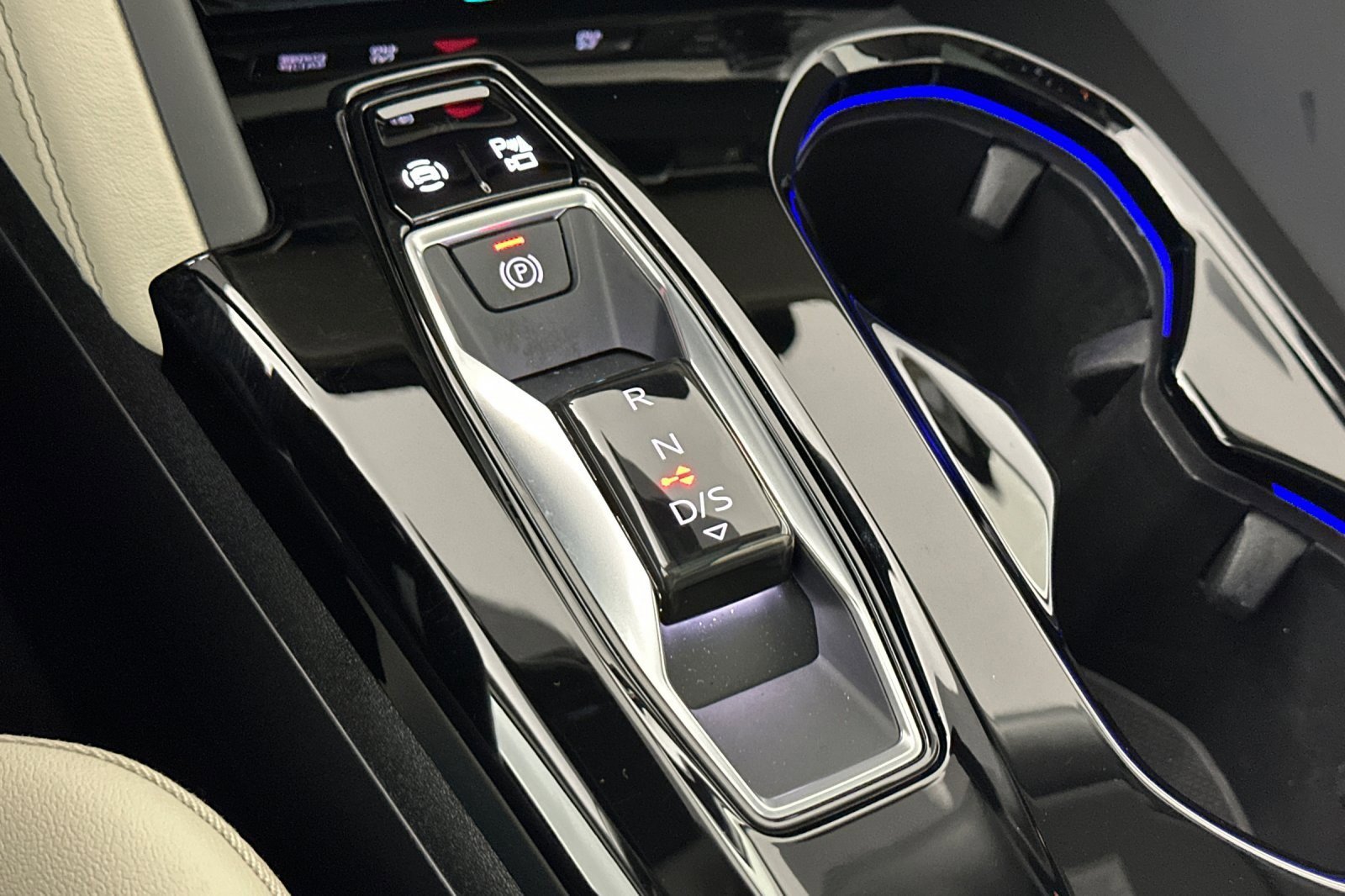 Used 2025 Audi Q5 Premium w/ Convenience Package AWD/4WD image 21