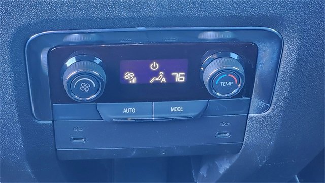 Used 2025 Chevrolet Suburban LT image 24