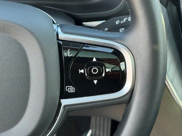 Used 2025 Volvo XC60 B5 Plus image 25