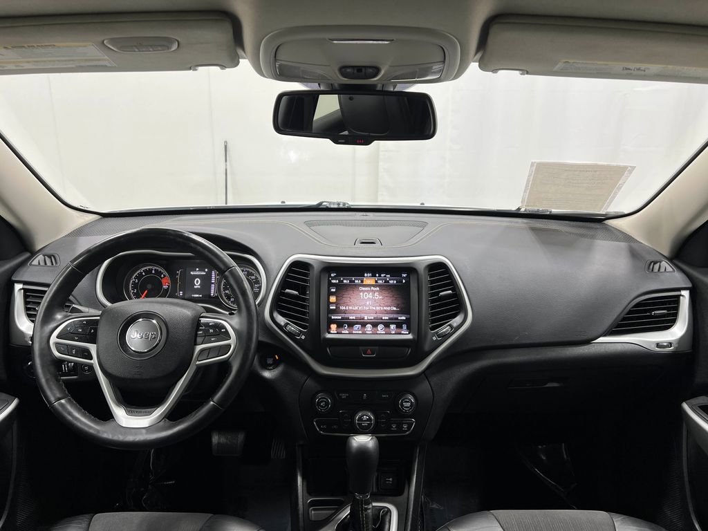 Used 2018 Jeep Cherokee Latitude Plus w/ Comfort/Convenience Group image 17