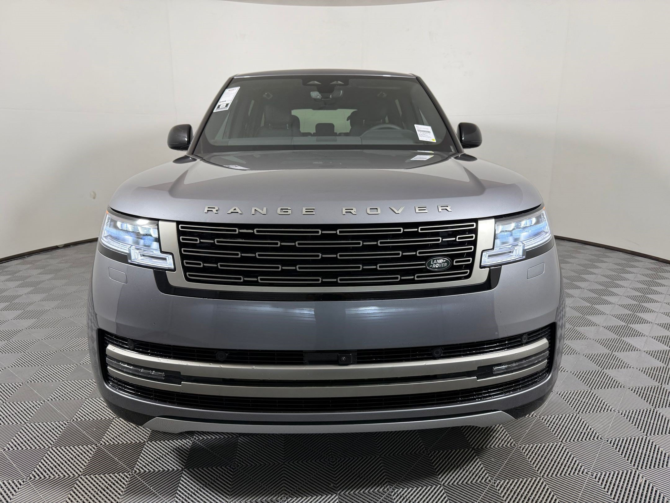 New 2026 Land Rover Range Rover Long Wheelbase SE AWD/4WD image 6