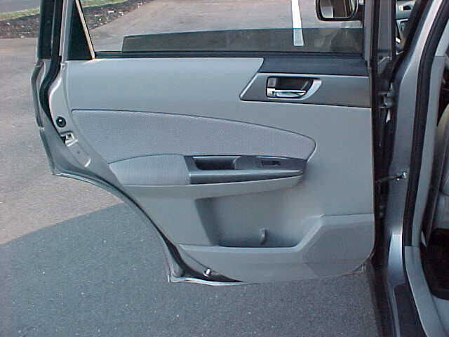 Used 2011 Subaru Forester 2.5X Premium w/ All-Weather Pkg image 11