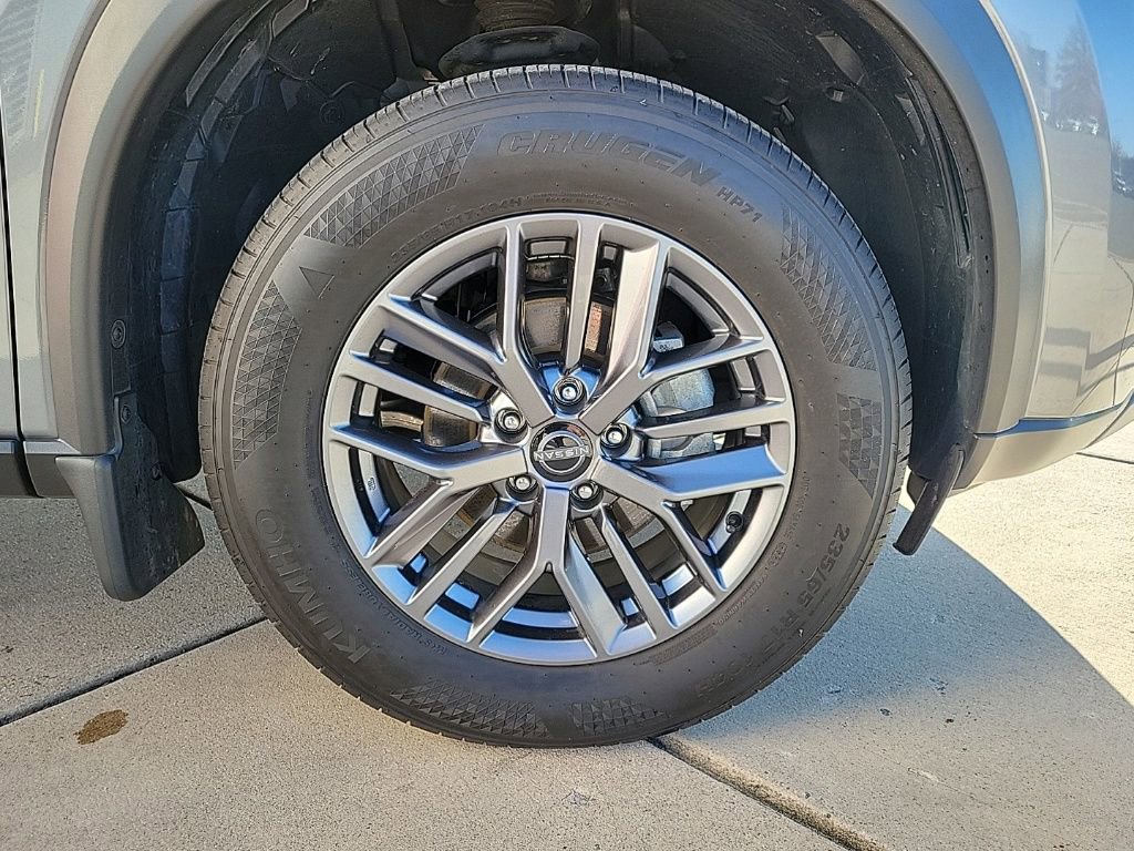 Used 2023 Nissan Rogue S image 9