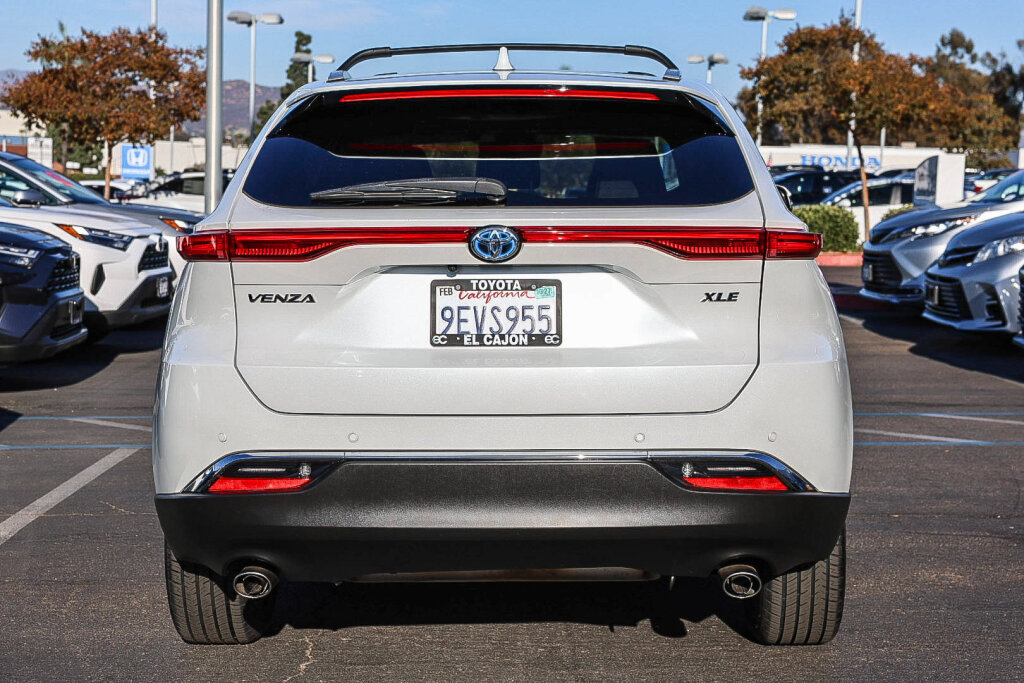 Certified 2023 Toyota Venza XLE AWD/4WD image 23