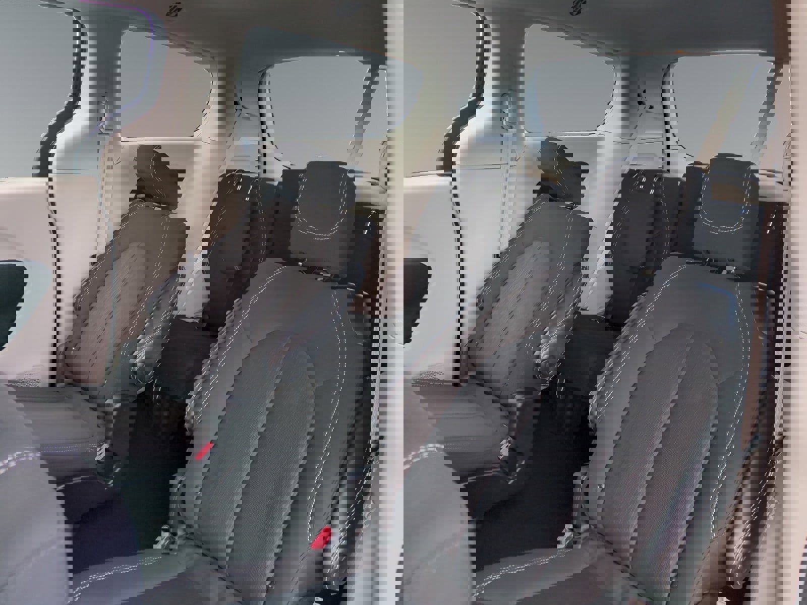 Used 2023 Chrysler Voyager LX image 13