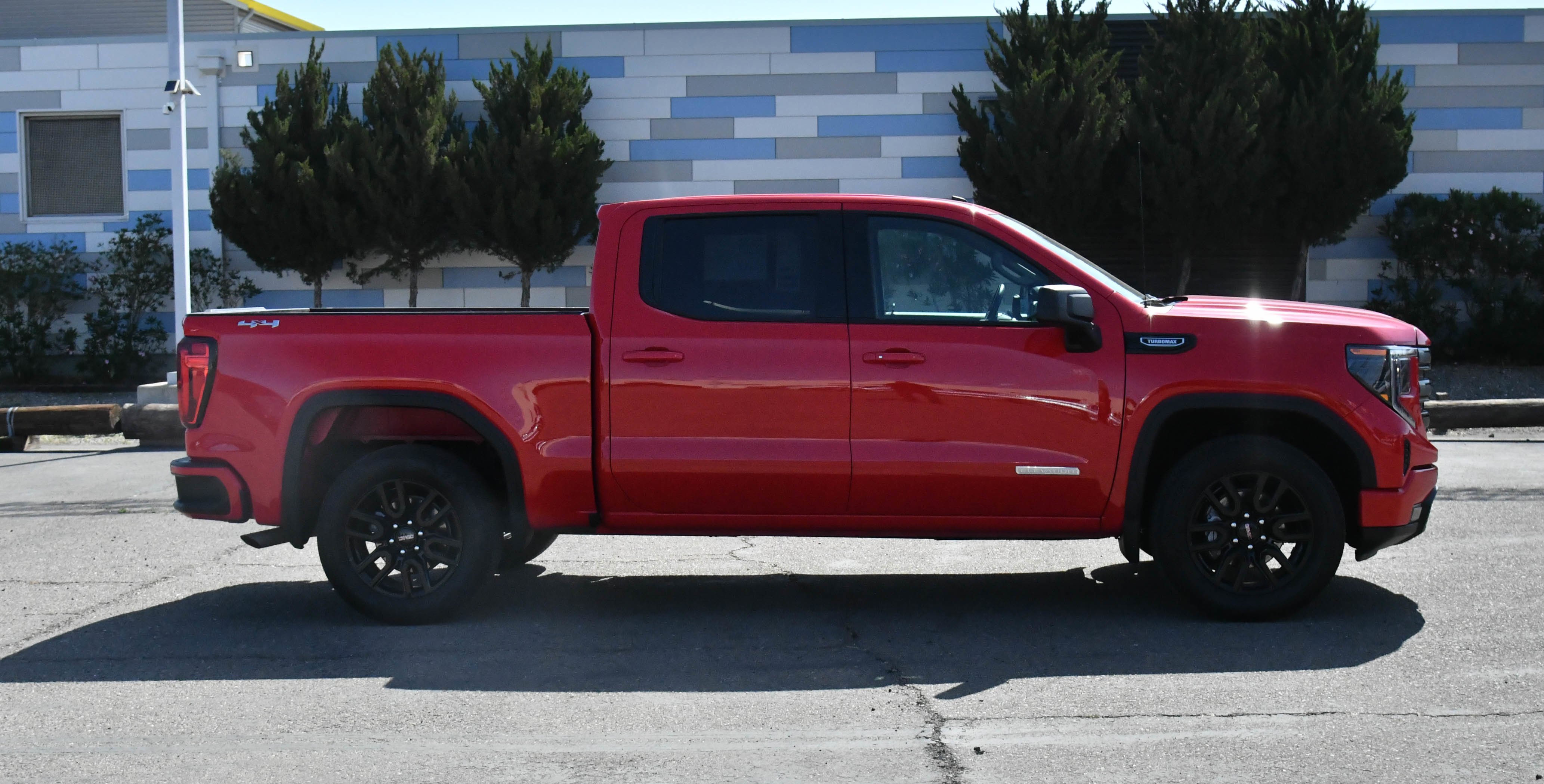 Used 2025 GMC Sierra 1500 Elevation AWD/4WD image 9