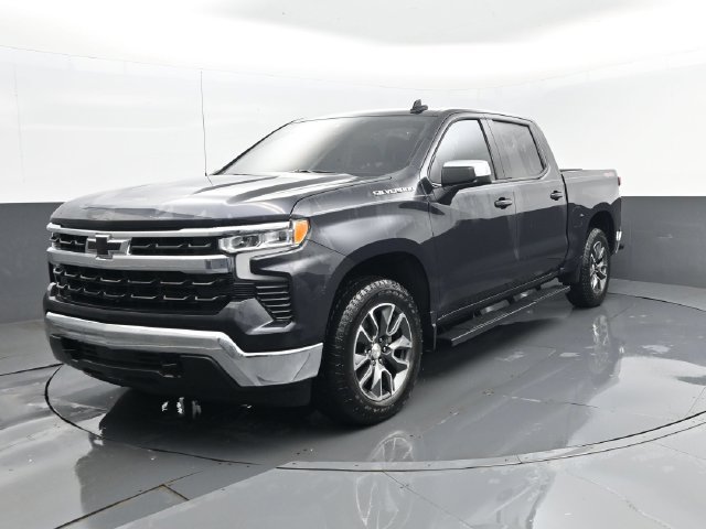 Used 2024 Chevrolet Silverado 1500 LT AWD/4WD image 2