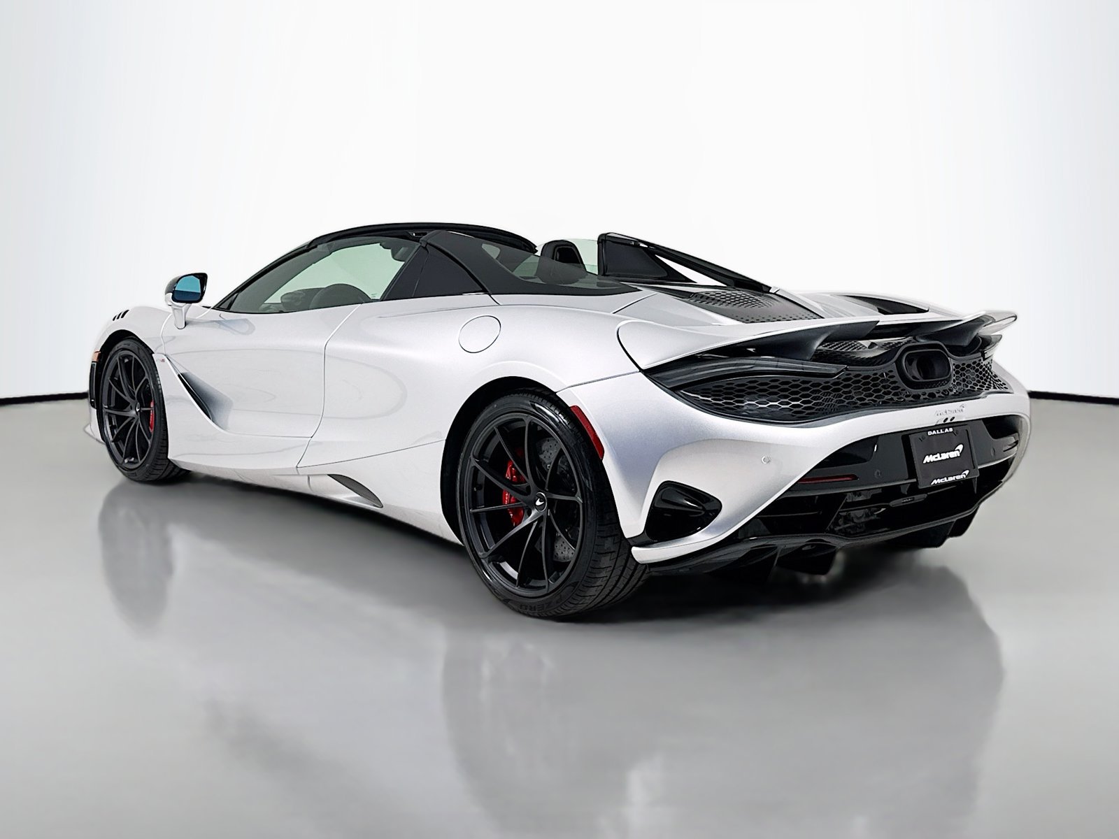 Used 2026 McLaren 750S Spider RWD image 6